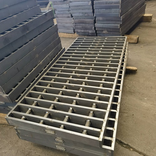 穿孔鋼格板鋼格柵特點(diǎn)有哪些性能優(yōu)勢(shì)