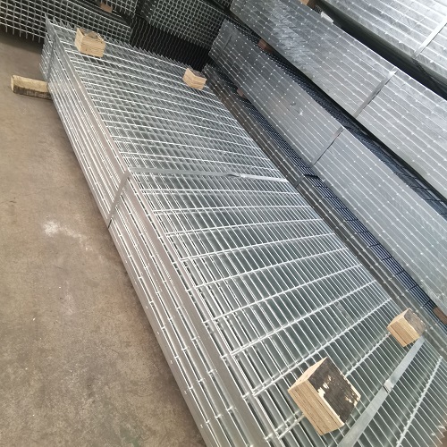 鋼格柵材質(zhì)怎么挑？一文讀懂碳鋼、不銹鋼的優(yōu)劣勢