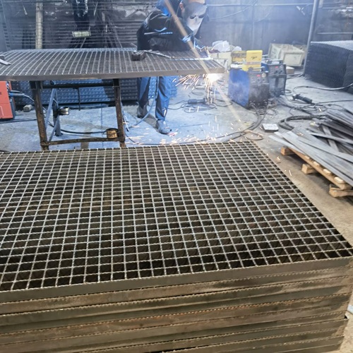 鋼格柵選購(gòu)雷區(qū)：這 5 種產(chǎn)品再便宜也別買