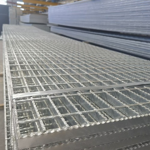 鋼格柵對比傳統材料，優勢竟有這么多？